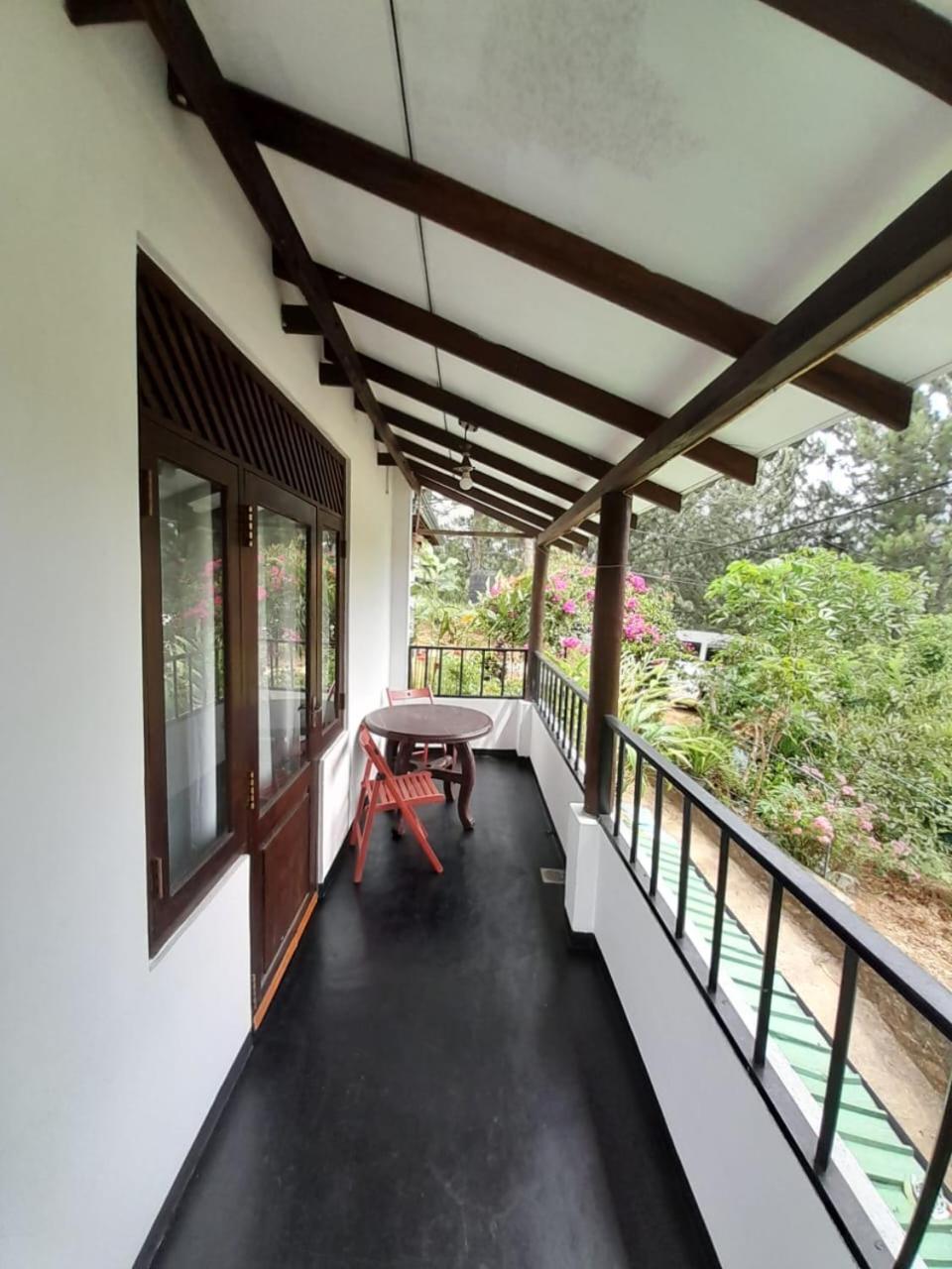 Emerald Mirror Guest Ella Rom bilde